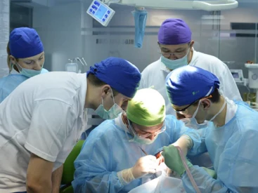 Dr. Olgun Chemal — Primii ani în sala de operație