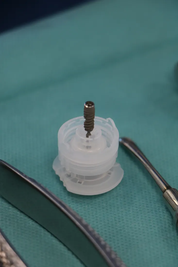 Dr. Olgun Chemal — implant pe suport
