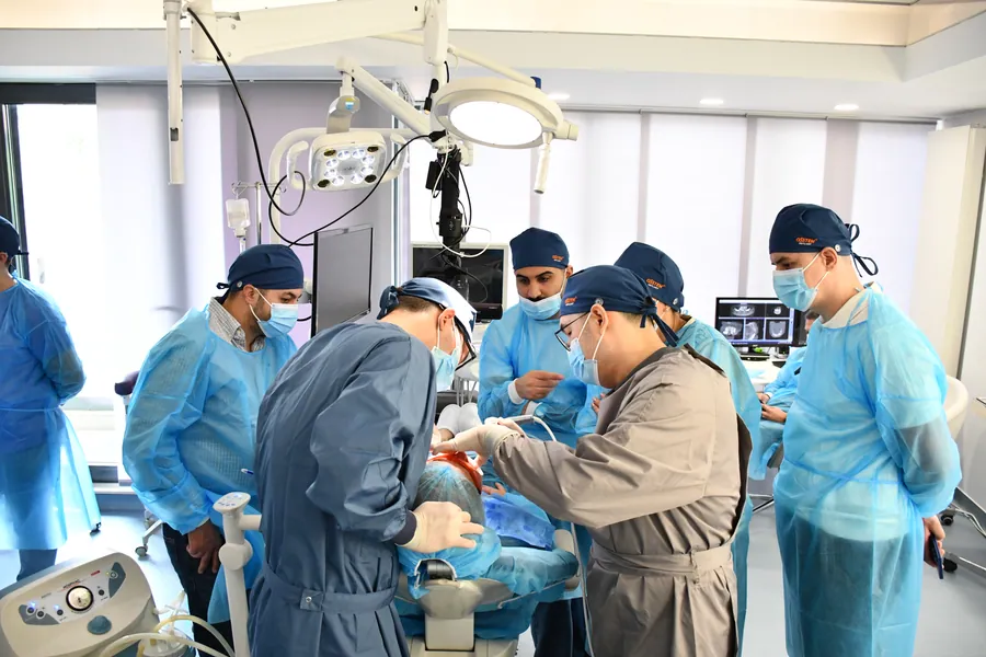 Dr. Olgun Chemal — Chirurgie live cu cursanți